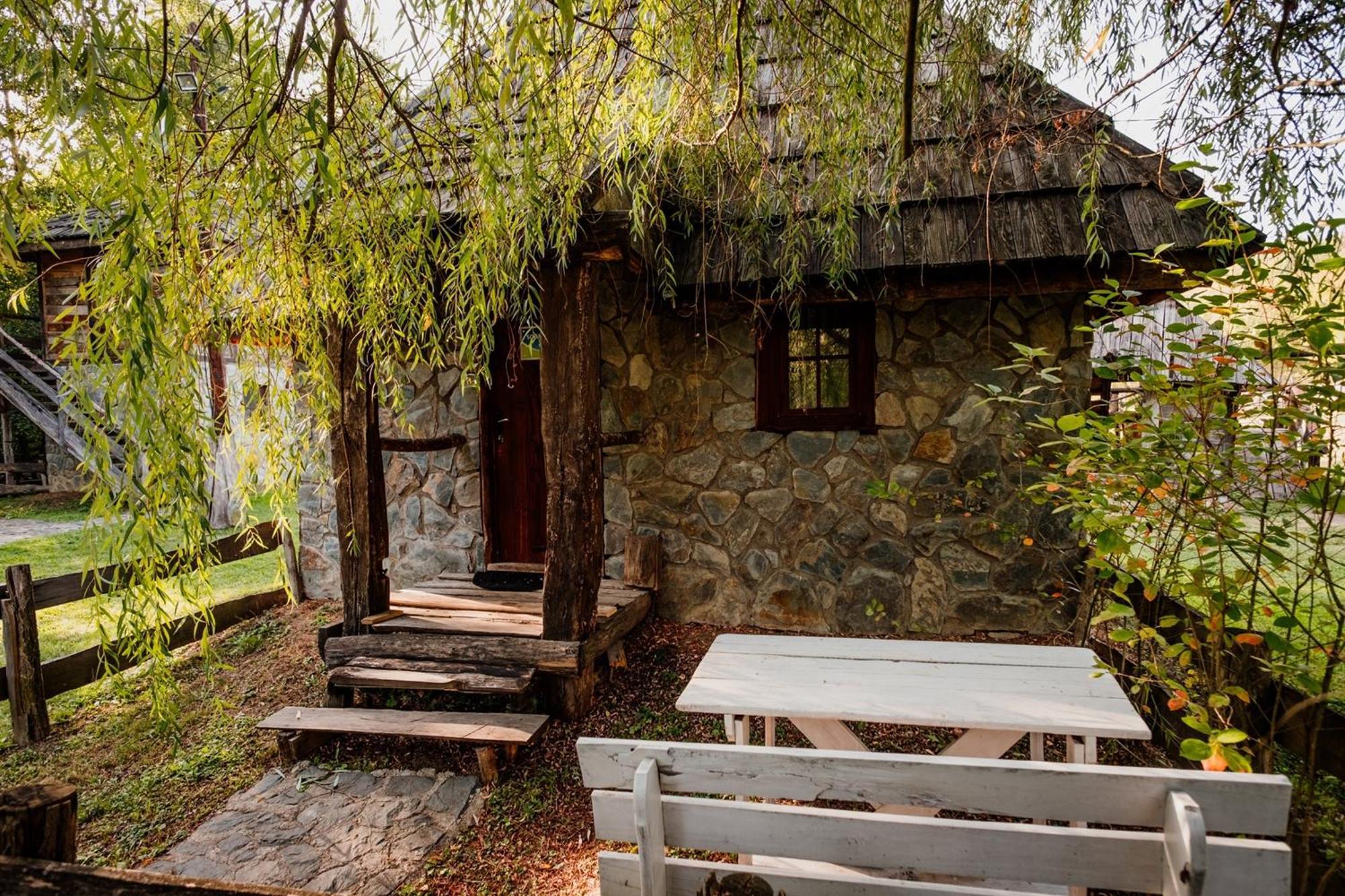 Kraljevsko Selo Kotromanicevo Hotel Doboj Exterior photo